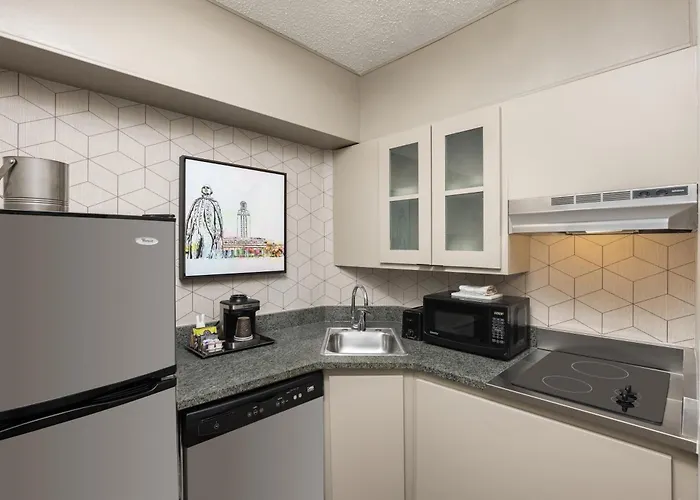 Doubletree Suites By Hilton Austin Downtown Capitol
