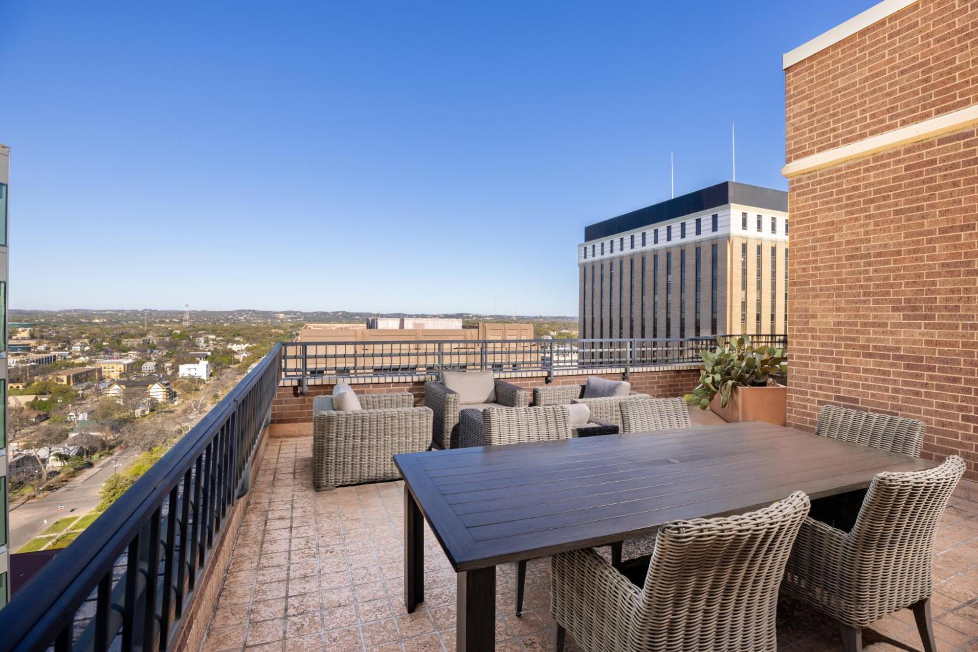 Doubletree By Hilton Downtown Capitol