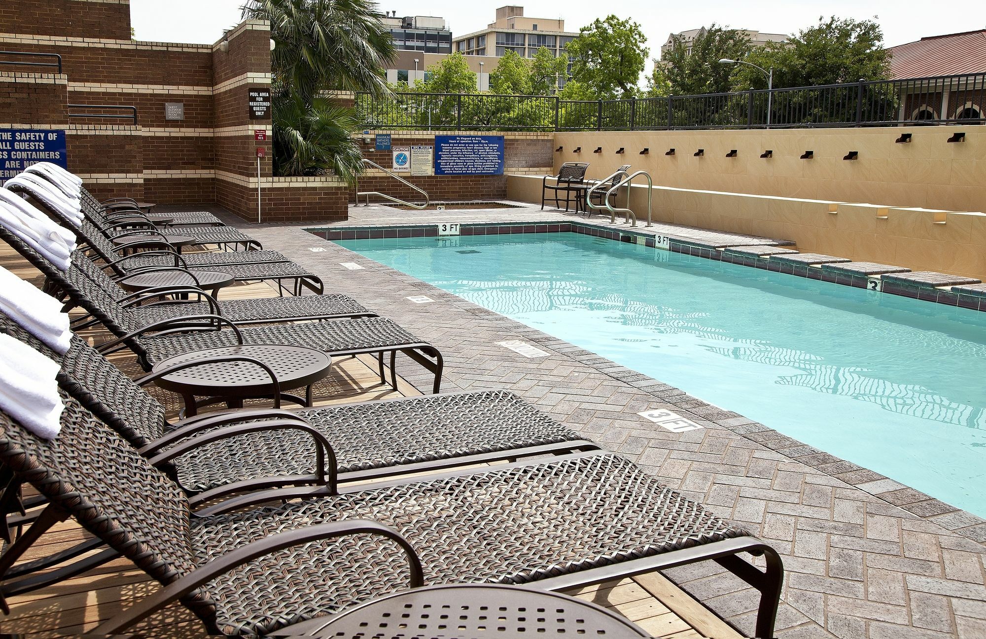 Doubletree By Hilton Downtown Capitol Hotel Austin