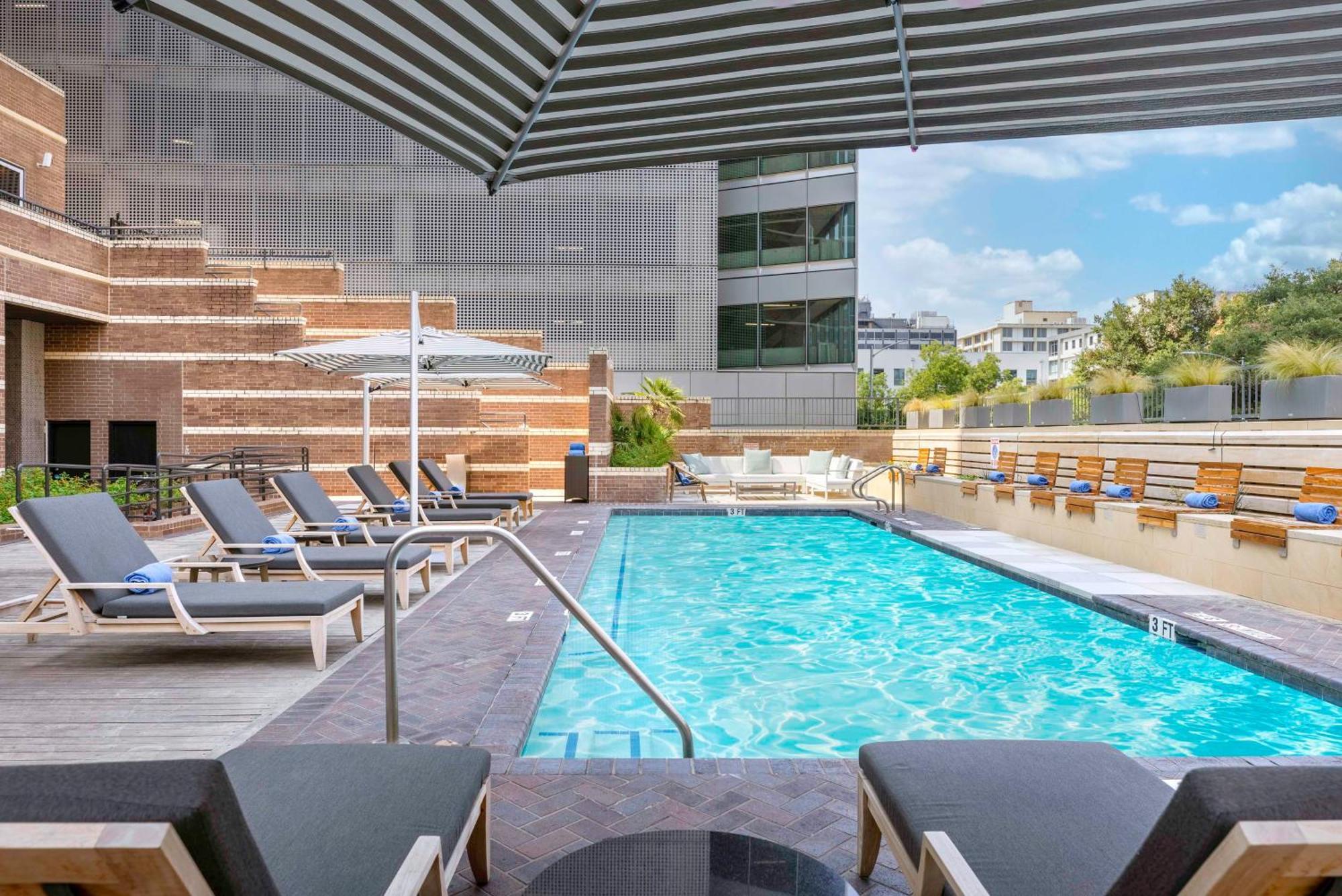 Doubletree By Hilton Downtown Capitol 4*