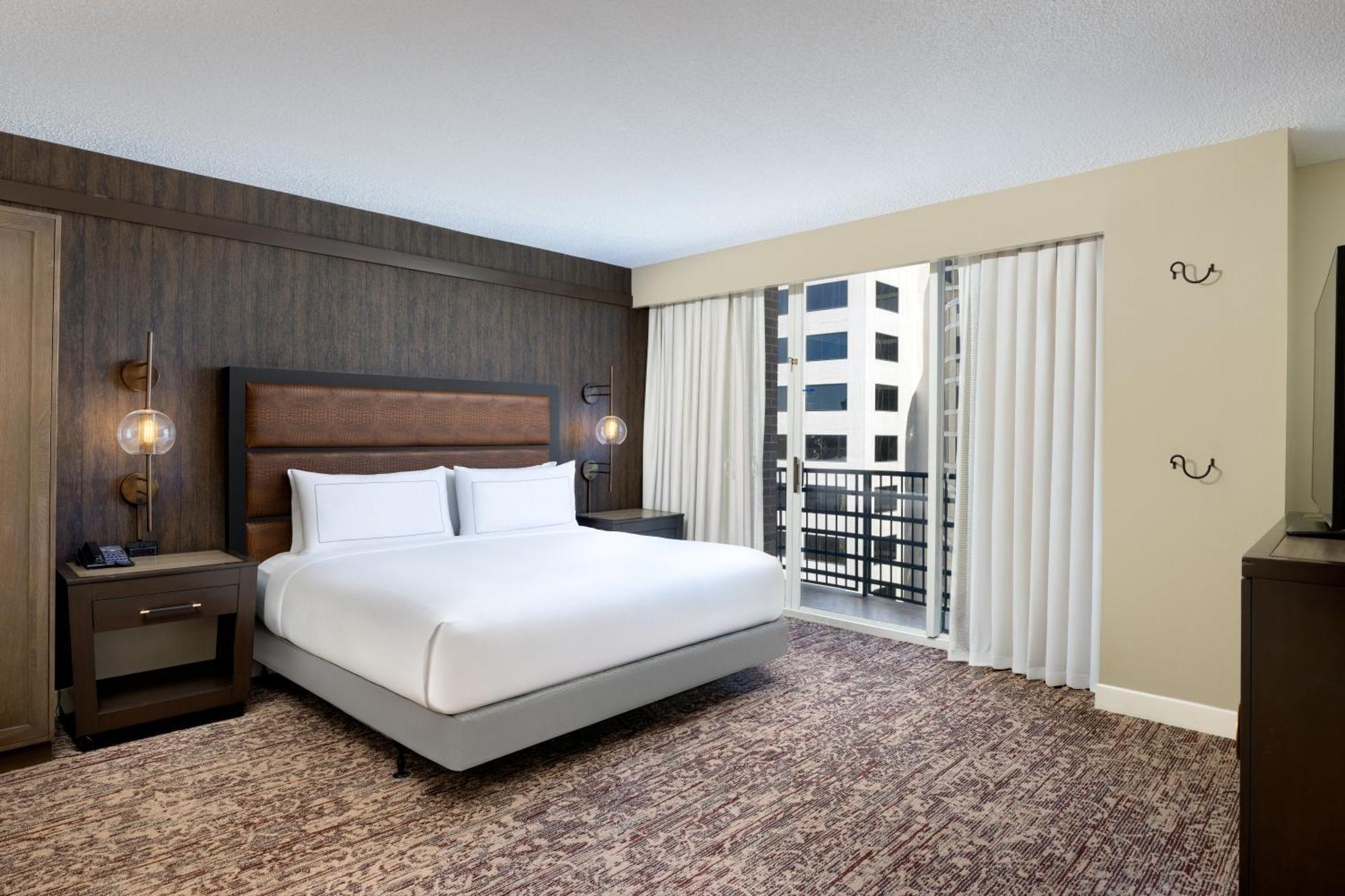 Doubletree By Hilton Downtown Capitol Hotel